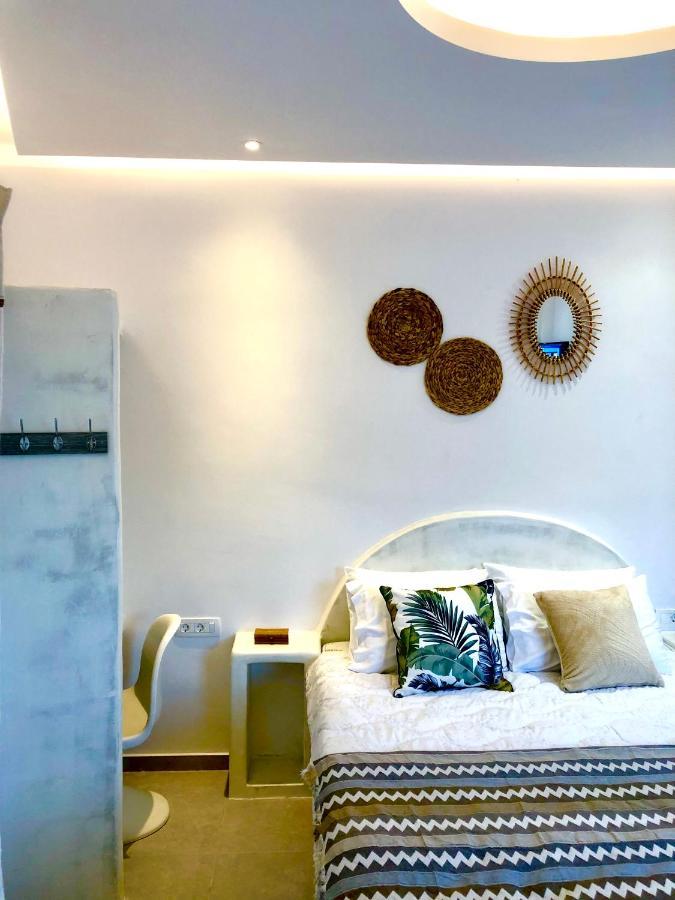 Oldtown Suites Fira Exterior foto