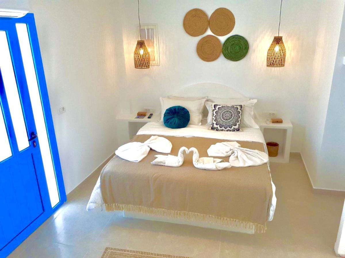 Oldtown Suites Fira Exterior foto