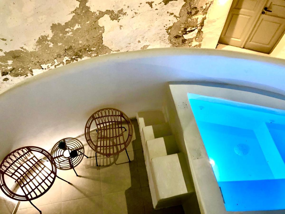 Oldtown Suites Fira Exterior foto