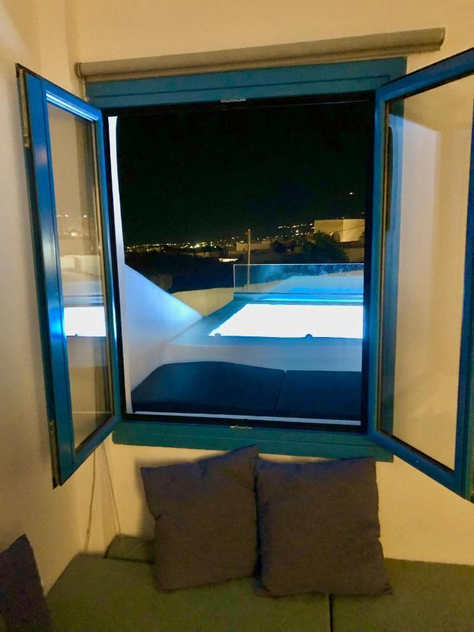 Oldtown Suites Fira Exterior foto