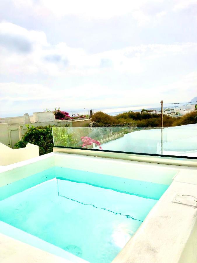 Oldtown Suites Fira Exterior foto